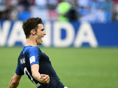 Le défenseur des Bleus  Benjamin Pavard exulte après avoir inscrit le 2e but pour la France face à l'Argentine en 8e de finale du Mondial, le 30 juin 2018 à Kazan - FRANCK FIFE [AFP/Archives]