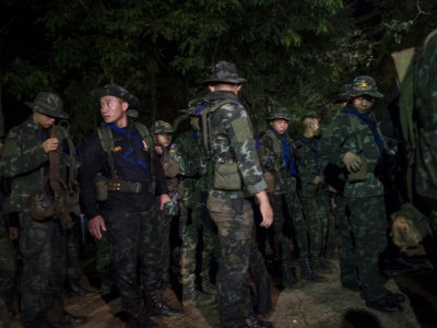 Des soldats thaïlandais près de la grotte Tham Luang dans la province de Chiang Rai le 6 juillet 2018 - YE AUNG THU [AFP]