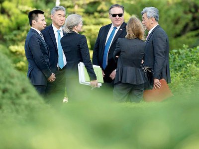 Le secrétaire d'Etat américain Mike Pompeo, entouré de ses conseillers, à Pyongyang le 6 juillet 2018 - Andrew Harnik [POOL/AFP]