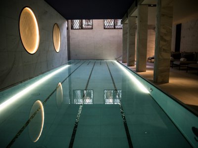 La piscine du spa de l'hôtel Lutetia à Paris, le 6 juillet 2018, rouvert après 4 ans de travaux - Christophe ARCHAMBAULT [AFP]