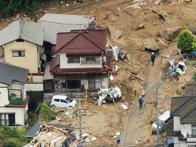 Images aériennes de maison endommagées par les intempéries à Hiroshima le 7 juillet 2018. - STR [JIJI PRESS/AFP]