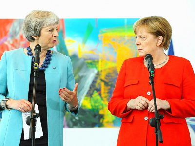 La Première ministre britannique Theresa May et la chancelière allemande Angela Merkel à Berlin, le 5 juillet 2018 - Omer MESSINGER [AFP]