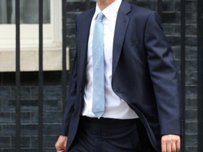 Le nouveau ministre des Affaires étrangères britannique Jeremy Hunt quitte le 10, Downing Street à l'issue d'un conseil des ministres. - Isabel INFANTES [AFP]