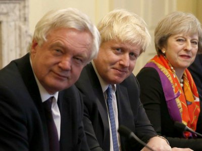 Sur cette photo du 28 novembre 2016, David Davis était alors ministre du Brexit et Boris Johnson ministre des Affairees étrangères. - PETER NICHOLLS [POOL/AFP/Archives]