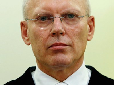 Le président du tribunal de Munich  Manfred Götzl avant la proclamation du verdict condamnant Beate Zschäpe à la perpétuité, le 11 juillet 2018 - MICHAELA REHLE [POOL/AFP]