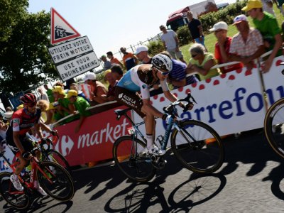 Le Français Romain Bardet en souffrance dans les derniers mètres de la 6e étape du Tour de France, le 12 juillet 2018 à Mûr-de-Bretagne - Philippe LOPEZ [POOL/AFP]