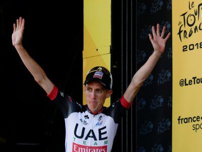 Dan Martin sur le podium du Tour de France après sa victoire dans la 6e étape, le 12 juillet 2018 à Mûr-de-Bretagne - Philippe LOPEZ [AFP]