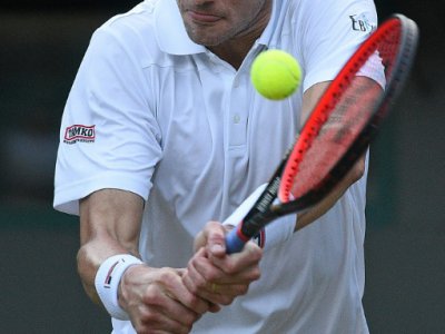L'Américain John Isner face au Canadien Milos Raonic en quarts de finale de Wimbledon, le 11 juillet 2018 - Oli SCARFF [AFP]