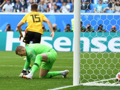 Le défenseur belge Thomas Meunier ouvre le score en trompant le gardien de but anglais Jordan Pickford dans le match pour la 3e place du Mondial, le 14 juillet 2018 à Saint-Pétersbourg - Paul ELLIS [AFP]