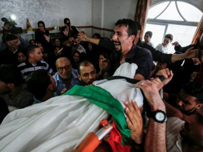 Photo prise le 15 juillet 2018 à Gaza des funérailles d'un des deux adolescents palestiniens tués la veille dans un raid aérien israélien - SAID KHATIB [AFP]
