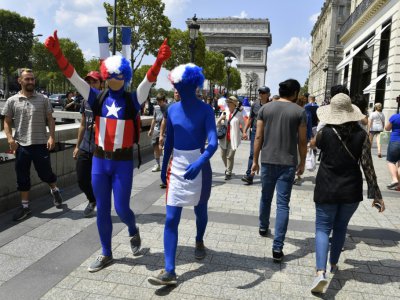 Des supporters de la France sur les Champs Elysées le 15 juillet 2018 - GERARD JULIEN [AFP]
