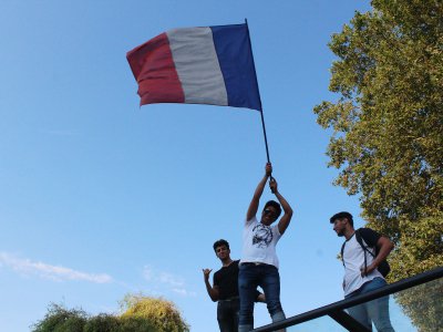 Certains ont pris des risques pour porter haut les couleurs de la France... - Noémie Lair