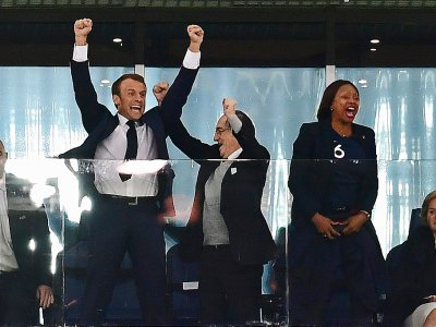 L'explosion de joie du président français Emmanuel Macron, de celui de la FFF Noël Le Graët et de la ministre de Sports Laura Flessel, après la victoire des Bleus en finale du Mondial, le 10 juillet 2018 à Moscou - Giuseppe CACACE [AFP]
