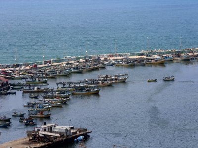 Photo prise le 17 juillet 2018 montrant des bateaux de pêche au port de Gaza, Israël réduisant la zone de pêche sur la côte de 6 à 3 milles - SAID KHATIB [AFP]