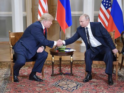 Poignée de main entre Donald Trump et Vladimir Poutine le 16 juillet 2018 à Helsinki - Aleksey Nikolskyi [SPUTNIK/AFP]