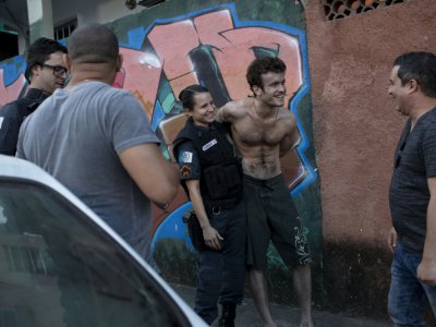 Dans la favela de Tavares Bastos à Rio, des acteurs répètent une scène du prochain film sur la politique de "pacification" des favelas, le 17 juillet 2018 - Mauro Pimentel [AFP]