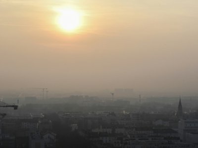 La ville de Lyon touchée par un épisode de pollution de l'air, le 23 janvier 2017 - PHILIPPE DESMAZES [AFP/Archives]