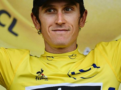 La Gallois maillot jaune du Tour de France Geraint Thomas sur le podium après l'arrivée de la 13e étape, le 20 juillet 2018 à Valence - Jeff PACHOUD [AFP]