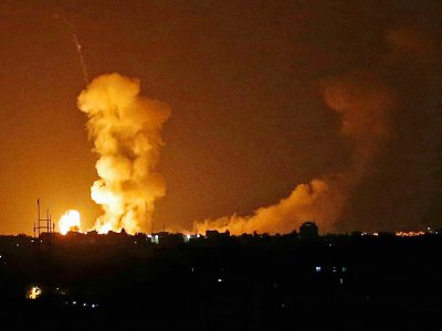 Bombardements israéliens contre la bane de Gaza, à Khan Younès, le 20 juillet 2018 - SAID KHATIB [AFP]
