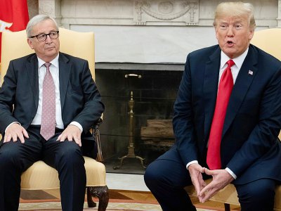 Le président américain Donald Trump, à droite et le président de la Commission européenne, dans le Bureau ovale, le 25 juillet 2018 - SAUL LOEB [AFP]