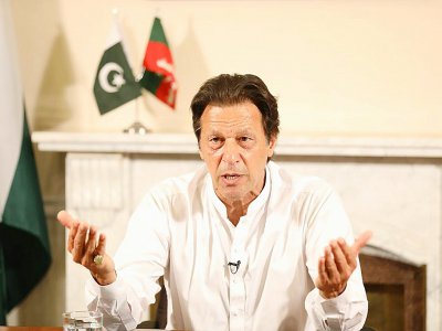 L'ex-champion de cricket Imran Khan revendique la victoire aux élections alors que les bulletins sont toujours en cours de dépouillement, le 26 juillet 2018. Photo fournie par le Pakistan Tehreek-e-Insaf (PTI) - HANDOUT [PTI/AFP]