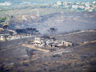 Une maison du village de Neos Voutzas détruite par l'incendie. - ANGELOS TZORTZINIS [AFP]