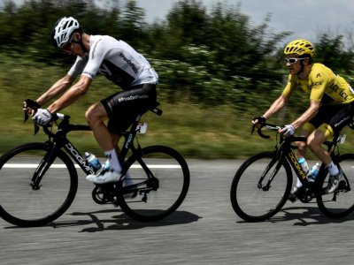 Les coureurs de la Sky Chris Froome (g) et le maillot jaune Geraint Thomas lors de la 19e étape du Tour de France entre Lourdes et Laruns, le 27 juillet 2018 - Philippe LOPEZ [AFP]