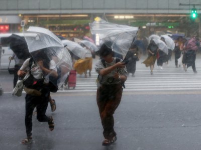 Le typhon Jongdari est accompagné de vents allant jusqu'à 180 km/h, le 28 juillet 2018 à Tokyo - Jiji Press [JIJI PRESS/AFP]