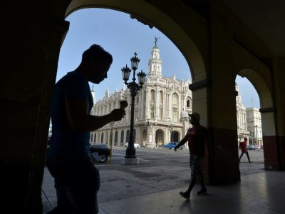 Parmi les bâtiments qui sortent du lot, le Grand théâtre de La Havane, siège du Ballet national de la danseuse étoile Alicia Alonso - YAMIL LAGE [AFP]