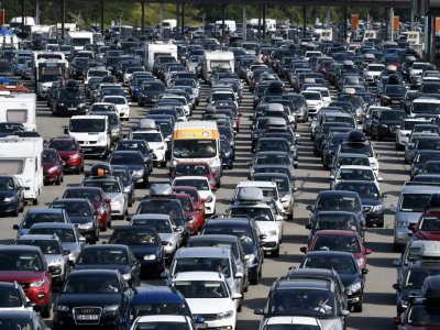 Des automobilistes circulant sur l'autoroute A7 près de Vienne, dans le sud-est de la France, le 4 août 2018. - PHILIPPE DESMAZES [AFP]