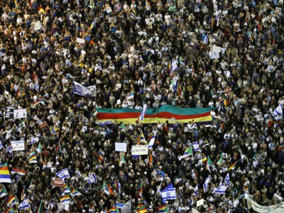 Une foule immense de druzes israéliens et leurs sympathisants manifeste à Tel-Aviv contre une nouvelle loi controversée définissant Israël comme l'"Etat-nation du peuple juif", le 4 août 2018 - JACK GUEZ [AFP]