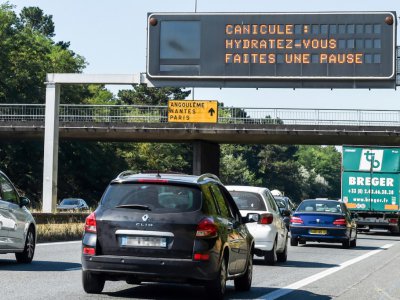 Messages de prudence, le 6 août 2018 sur la rocade à Bordeaux - MEHDI FEDOUACH [AFP]
