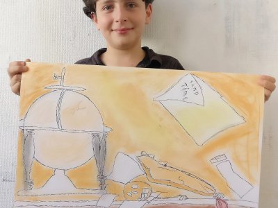 Présentation de son œuvre par un jeune migrant lors d'un atelier artistique, au Labo Victor Hugo Rouen. - Alexis Delacvivier