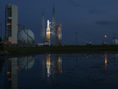 Photo publiée par la NASA de la fusée Delta IV Heavy avec à son bord la sonde Parker Solar Probe, sur le centre de lancement spatial de Cap Canaveral, le 10 août 2018 - Bill INGALLS [NASA/AFP]