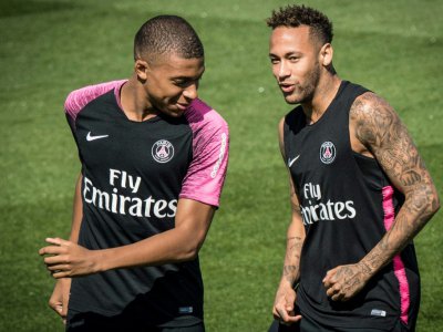 Les attaquants du PSG Kylian Mbappé et Neymar, lors d'un entraînement le 11 août 2018 à Saint-Germain-en-Laye - GERARD JULIEN [AFP]