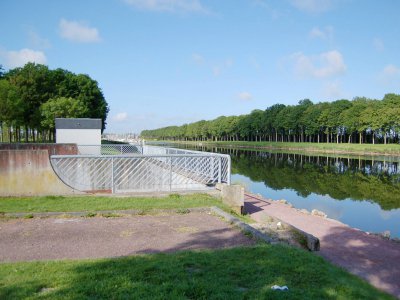 De l'eau passe sur le pont-canal - Guy Lefèvre
