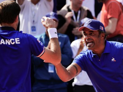 Yannick Noah alors capitaine de l'équipe de France de Coupe Davis, lors du double des quarts de finale face à l'Italie, le 7 avril 2018 - Vincenzo PINTO [AFP/Archives]