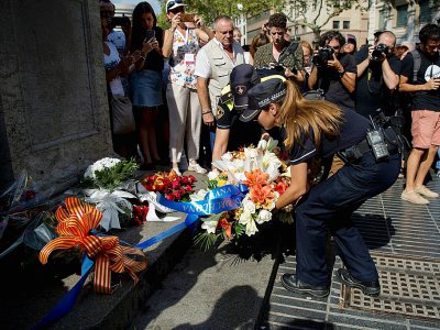 Hommage de la police municipale de Barcelone aux victimes de l'attaque des Ramblas, le 16 août 2018 - Josep LAGO [AFP]