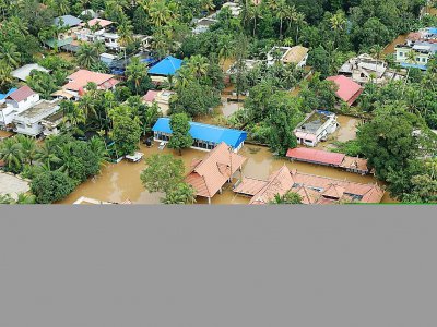 Un quartier situé dans le nord de Cochin, principale ville de l'Etat indien du Kerala, inondé après des pluies torrentielles, le 18 août 2018 - - [AFP]