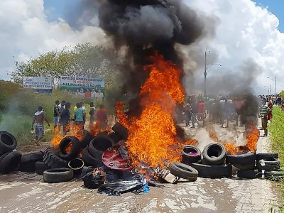 Des habitants de la ville frontalière de Pacaraima, entre Brésil et Venezuela, protestent contre la présence de réfugiés vénézuéliens, le 18 août 2018 - Isac DANTES [AFP]