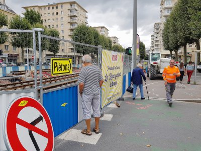 Piétons comme commerçants prennent leur mal en patience en attendant septembre 2019 et l'arrivée de leur nouveau tram. - Margaux Rousset