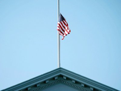 Le drapeau américain en berne sur la Maison Blanche, dimanche 26 août 2018, au lendemain de la mort de John McCain - Brendan Smialowski [AFP]