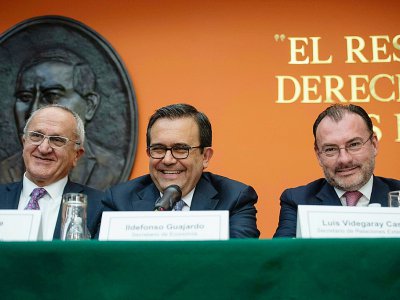 Le négociateur mexicain en chef Jesus Seade (G), le secrétaire mexicain à l'Economie Ildefonso Guajardo et le ministre des Affaires étrangères mexicain Luis Videgaray lors d'une conférence de presse à Washington DC, le 27 août 2018 - NICHOLAS KAMM [AFP]