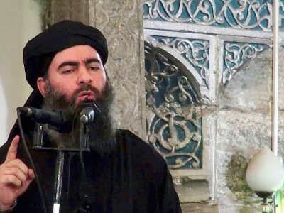 Le chef de l'Etat islamique Abou Bakr al-Baghdadi dans une vidéo du 5 juillet 2014 dans une mosquée à Mossoul dans le nord de l'Irak - - [AL-FURQAN MEDIA/AFP/Archives]