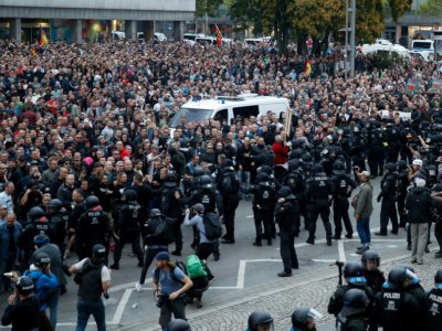 Manifestations d'extrême droite sous la surveillance de la police le 27 août 2018 à Chemnitz, après la mort d'un Allemand tué après "une dispute entre des gens de différentes nationalités" selon la police - Odd ANDERSEN [AFP/Archives]