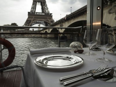 Face à la Tour Eiffel, le nouveau restaurant du chef Alain Ducasse, le "Ducasse sur Seine" - Lionel BONAVENTURE [AFP]
