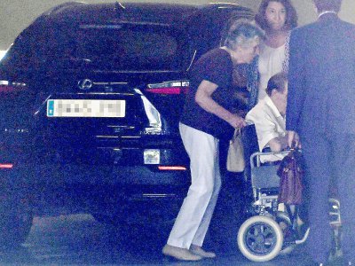 L'ex-obstétricien Eduardo Vela, 85 ans, arrive à son procès sur une chaise roulante, à Madrid, le 26 juin 2018 - OSCAR DEL POZO [AFP/Archives]