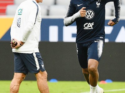 Kylian Mbappe s'entraine sous l'oeil de Didier Deschamps, le 5 septembre 2018 à Munich - FRANCK FIFE [AFP]