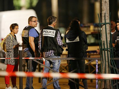 Enquêteurs de la police française après l'agression à l'arme blanche qui a fait sept blessés, dont quatre grièvement, dimanche 9 septembre 2018 à Paris. - Zakaria ABDELKAFI [AFP]