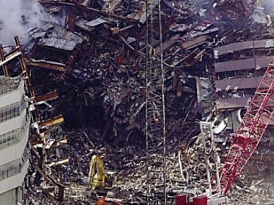 Les décombres du World Trade Center, à New York, le 18 septembre 2001 - ROBERTO SCHMIDT [AFP/Archives]
